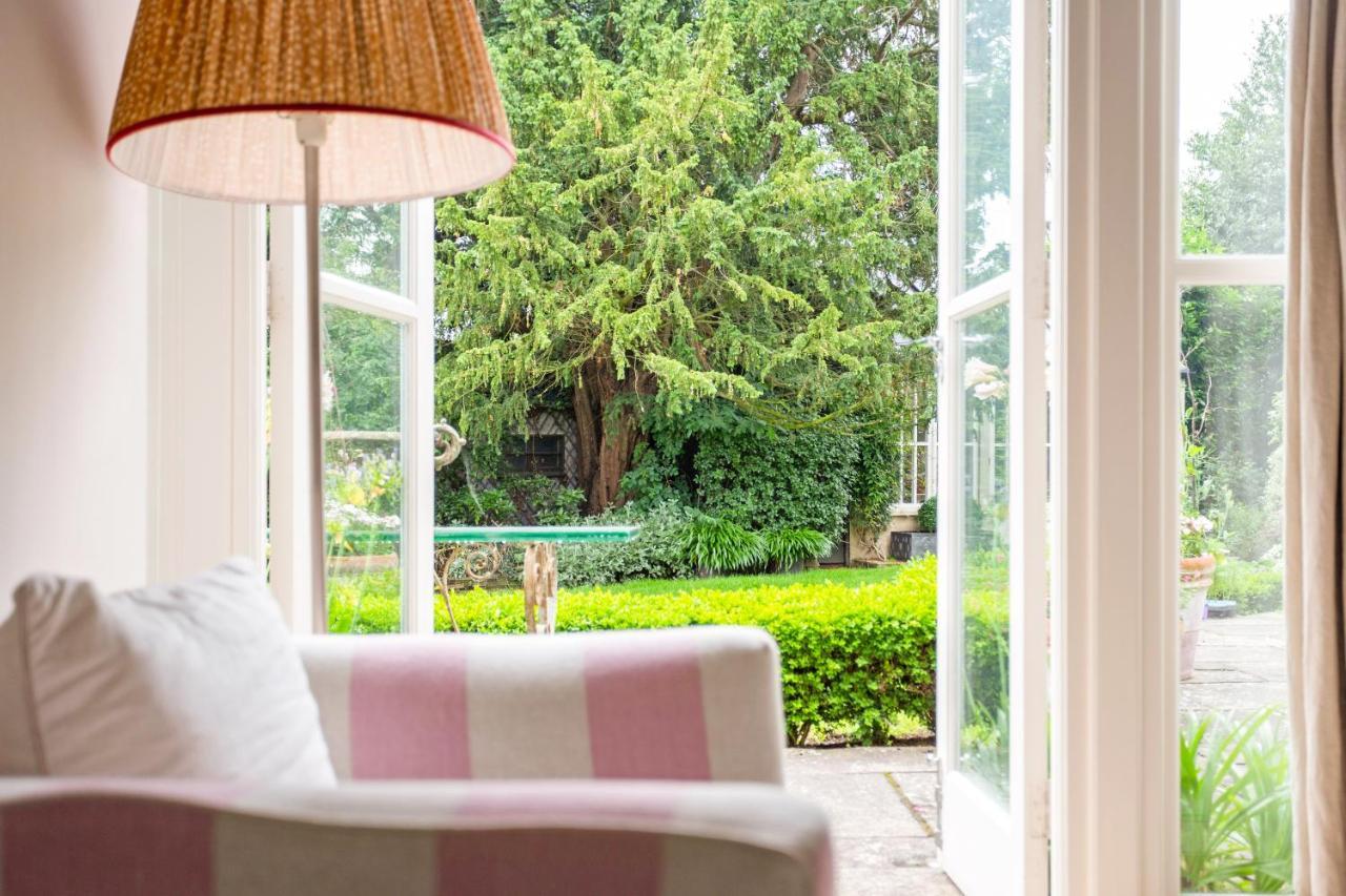 The Annexe - Beautiful Apartment With Garden Close To Heathrow And Windsor Staines-upon-Thames מראה חיצוני תמונה
