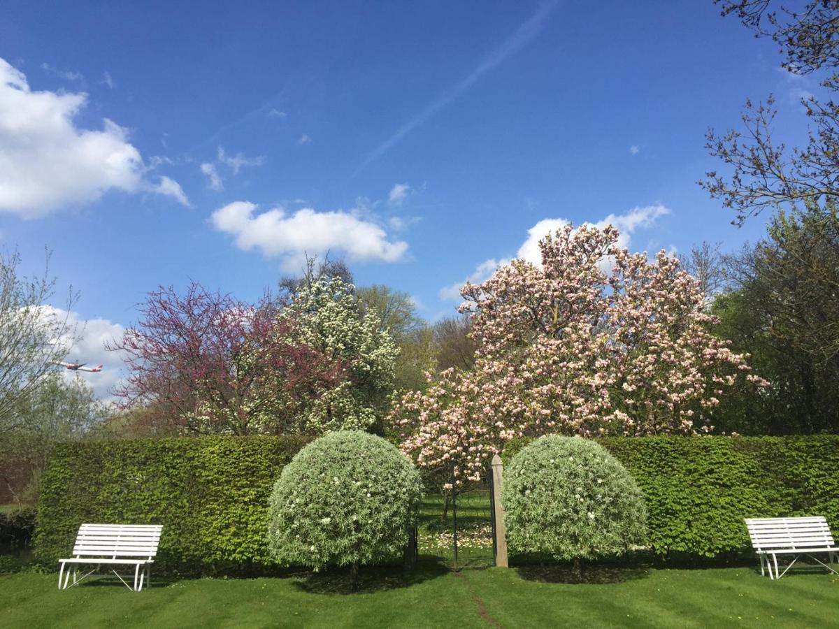 The Annexe - Beautiful Apartment With Garden Close To Heathrow And Windsor Staines-upon-Thames מראה חיצוני תמונה
