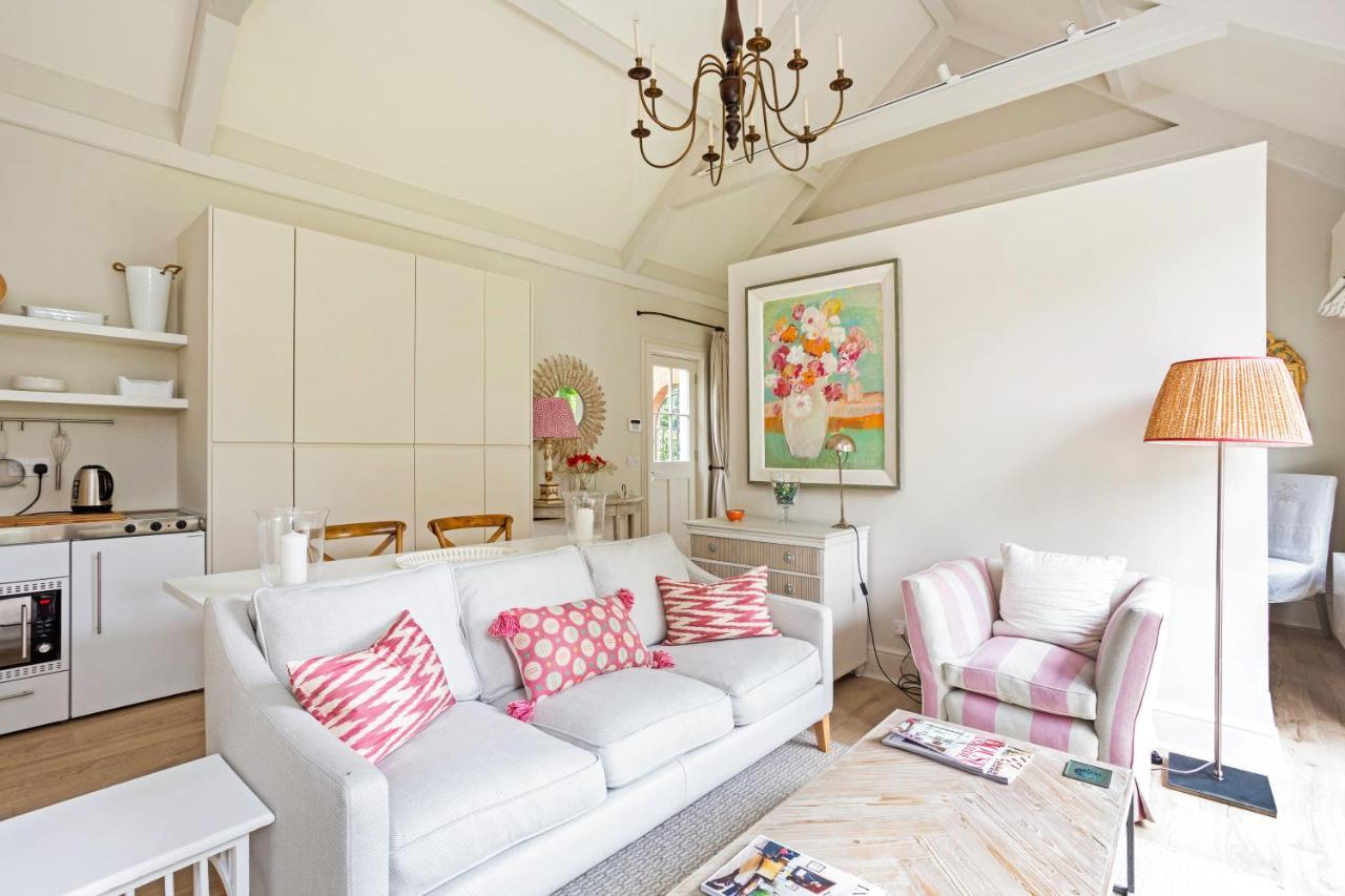 The Annexe - Beautiful Apartment With Garden Close To Heathrow And Windsor Staines-upon-Thames מראה חיצוני תמונה