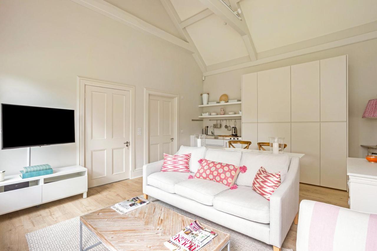 The Annexe - Beautiful Apartment With Garden Close To Heathrow And Windsor Staines-upon-Thames מראה חיצוני תמונה