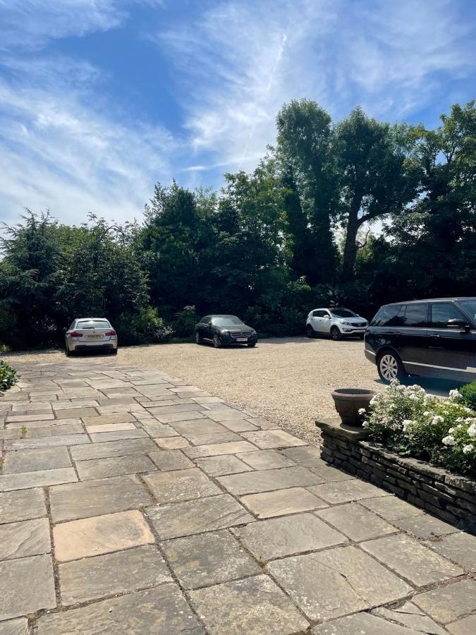 The Annexe - Beautiful Apartment With Garden Close To Heathrow And Windsor Staines-upon-Thames מראה חיצוני תמונה